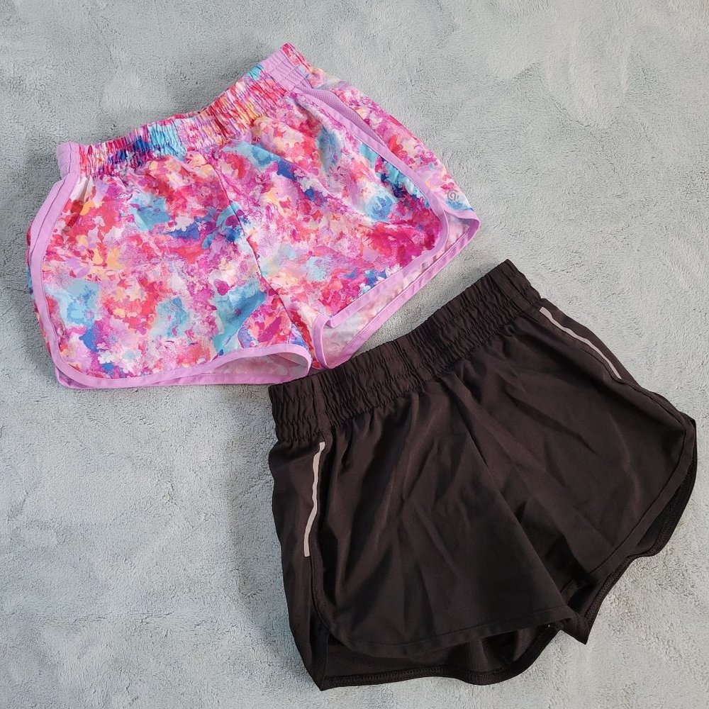 Set of 2 Shorts for a Girl Size M 7/8